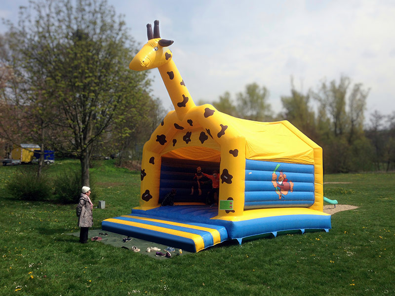 Hüpfburg Giraffe mit Dach Hüpfburg Giraffe mit Dach